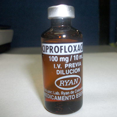 CIPROFLOXACINA 100 MG Solución inyectable estéril