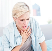 Control del asma grave en adultos y tratamiento a largo plazo